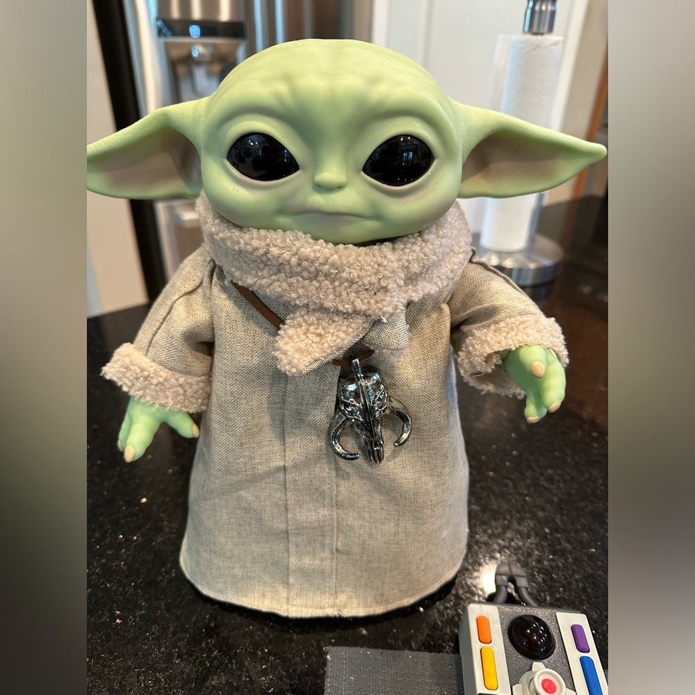 Star Wars the child remote control interactive robot Like new”